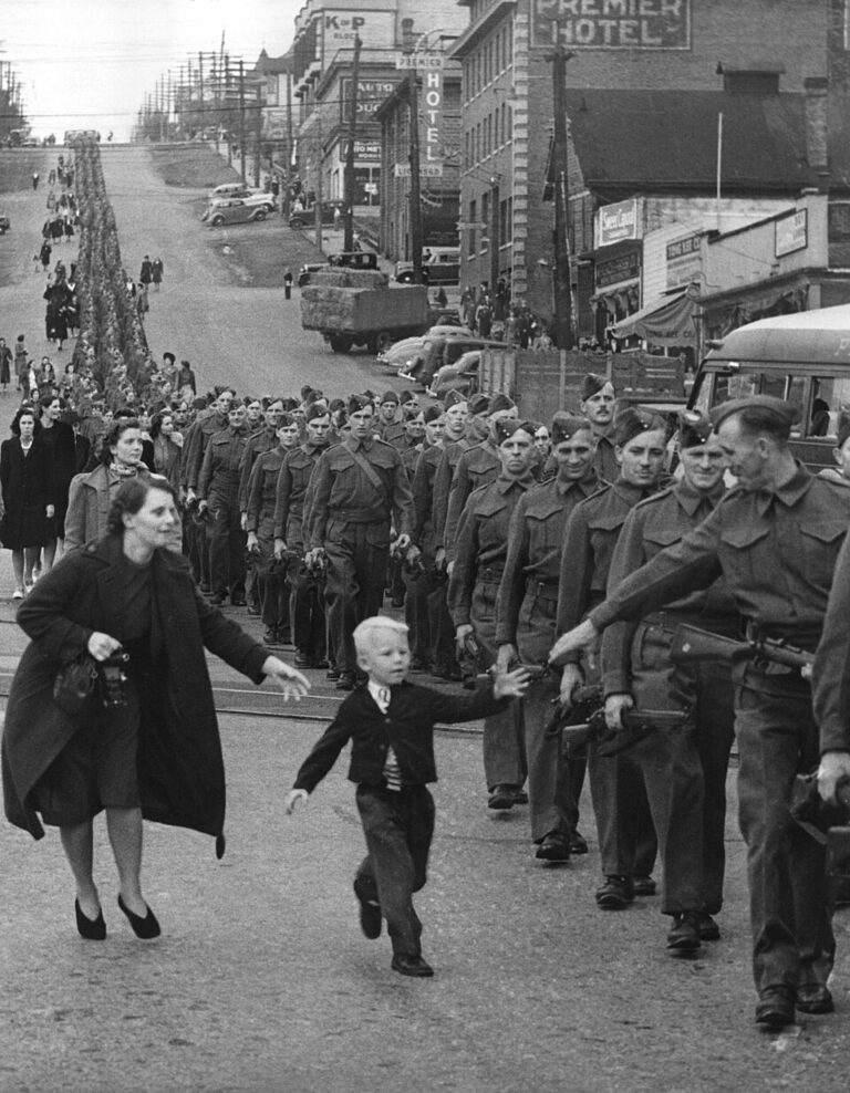 Famous photo “Wait For Me, Daddy” by Claude P. Dettloff